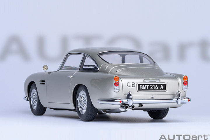 70296 ASTON MARTIN DB5 "007 GOLDFINGER" (W/ WEAPONS)(BIRCH SILVER)