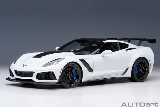 71270 Chevrolet Corvette C7 ZR1 (Arctic White)