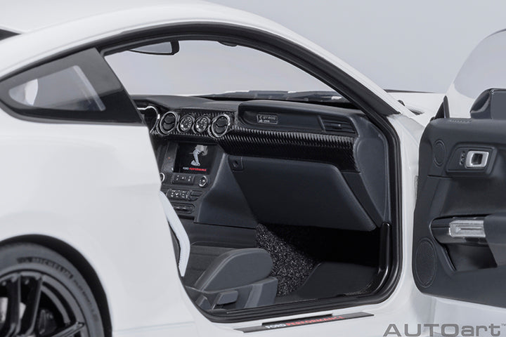 73095 FORD MUSTANG SHELBY GT500 (OXFORD WHITE)