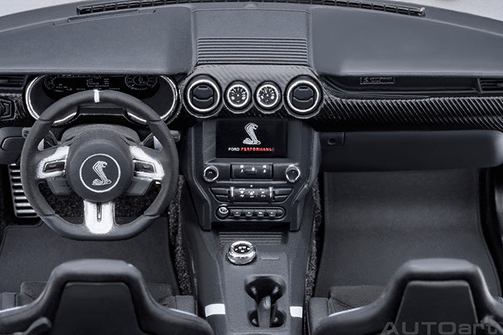 73095 FORD MUSTANG SHELBY GT500 (OXFORD WHITE)