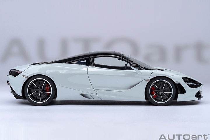 76069 McLAREN 720S (SILICA WHITE)