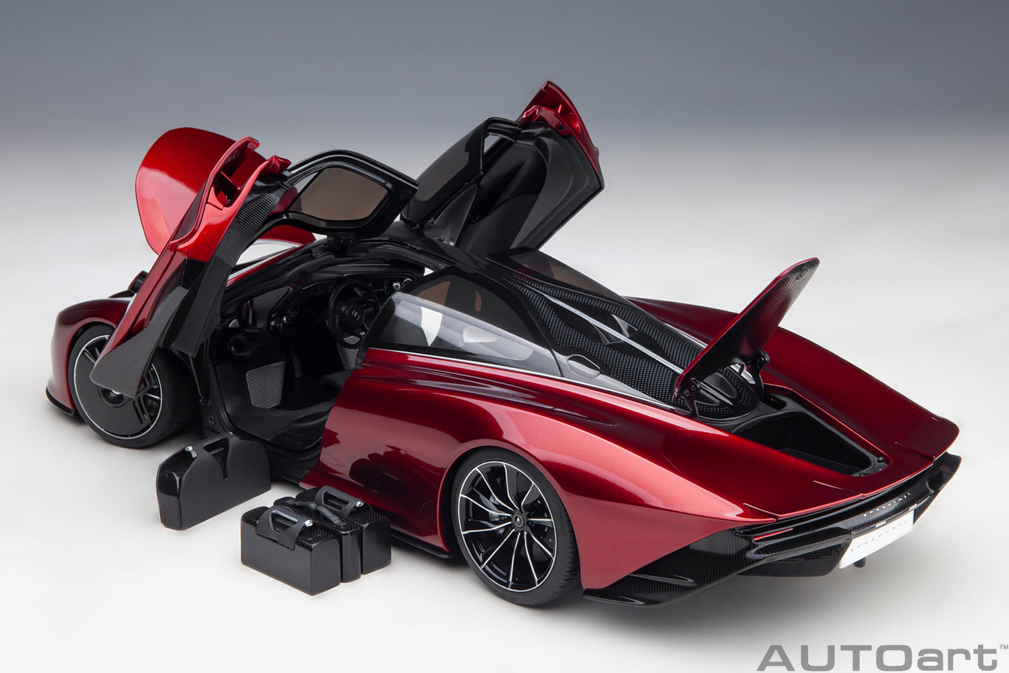 76087  McLAREN SPEEDTAIL (VOLCANO RED)