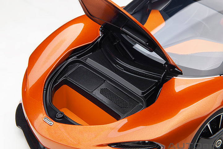 76088  McLAREN SPEEDTAIL (VOLCANO ORANGE)