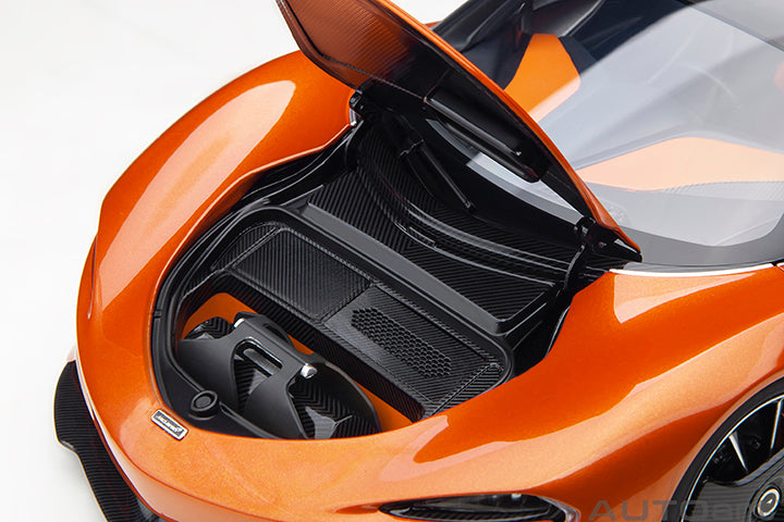 76088  McLAREN SPEEDTAIL (VOLCANO ORANGE)