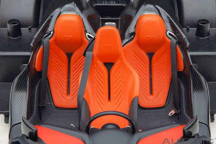 76088  McLAREN SPEEDTAIL (VOLCANO ORANGE)