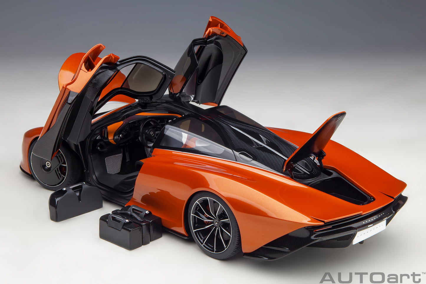 76088  McLAREN SPEEDTAIL (VOLCANO ORANGE)