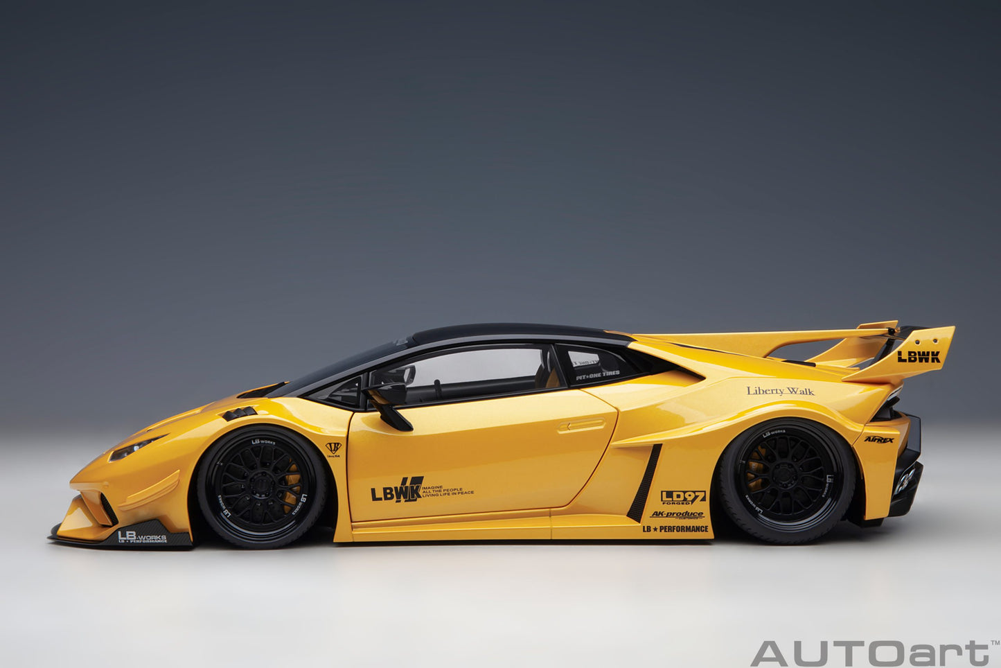 79127 Liberty Walk LB Silhouette Lamborghini Huracan GT (METALLIC YELLOW)