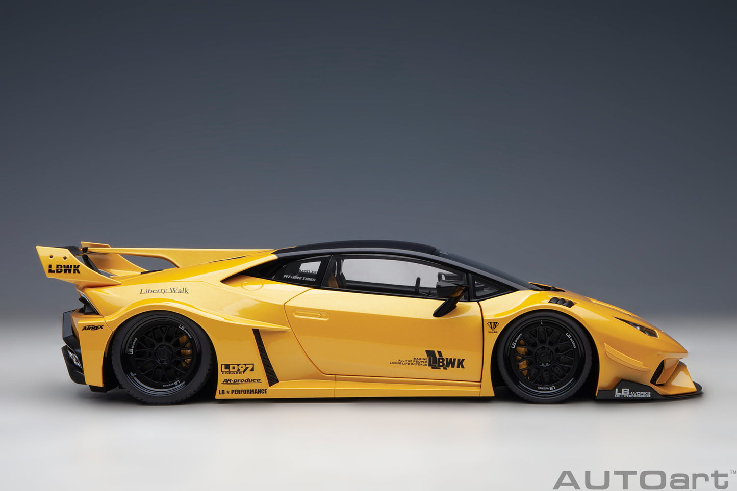 79127 Liberty Walk LB Silhouette Lamborghini Huracan GT (METALLIC YELLOW)