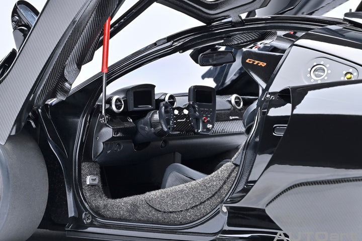 81954 McLAREN SENNA GTR (ONYX BLACK)