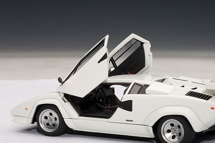 54533  1/43 LAMBORGHINI COUNTACH 5000 S (WHITE) (WITH OPENINGS)