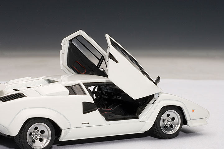 54533  1/43 LAMBORGHINI COUNTACH 5000 S (WHITE) (WITH OPENINGS)