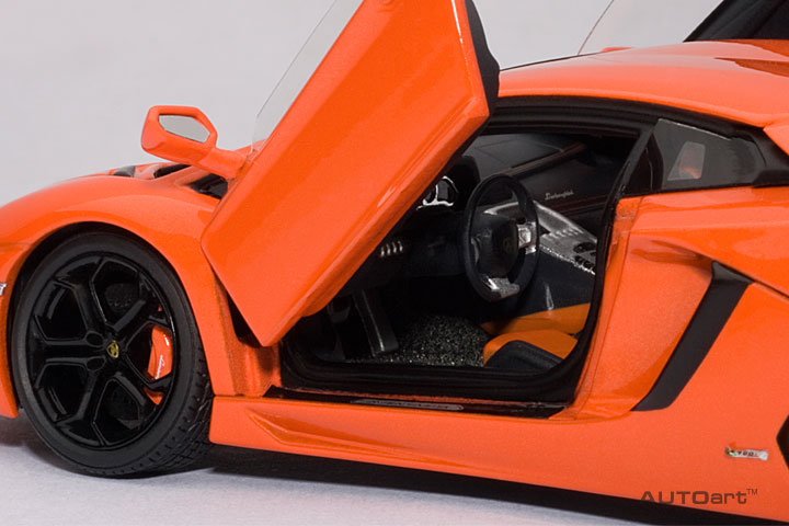 54647 1/43 LAMBORGHINI AVENTADOR LP700-4 (ARANCIO ARGOS/METALLIC ORANGE)