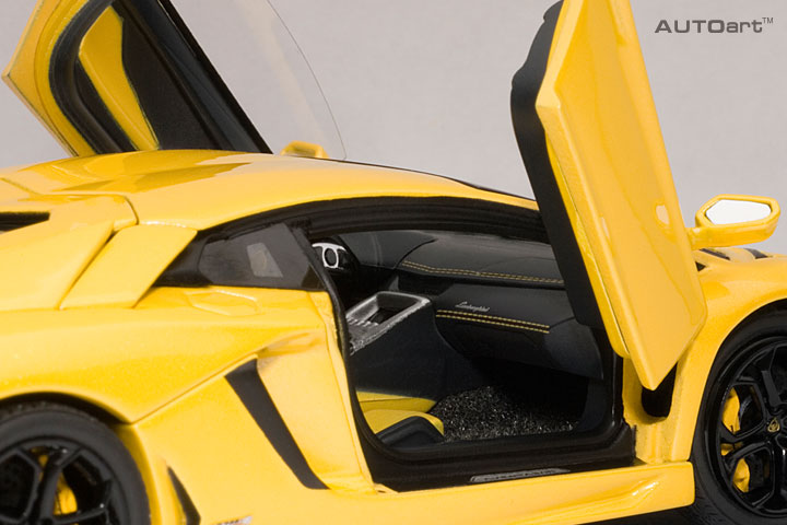 54648  1/43 LAMBORGHINI AVENTADOR LP700-4 (GIALLO ORION/METALLIC YELLOW)