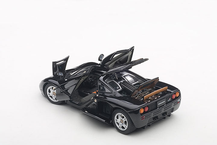 56002  1/43 McLAREN F1 (JET BLACK METALLIC/METALLIC BLACK)