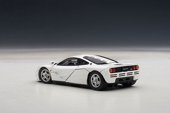 56003  1/43 McLAREN F1 (PURE WHITE)