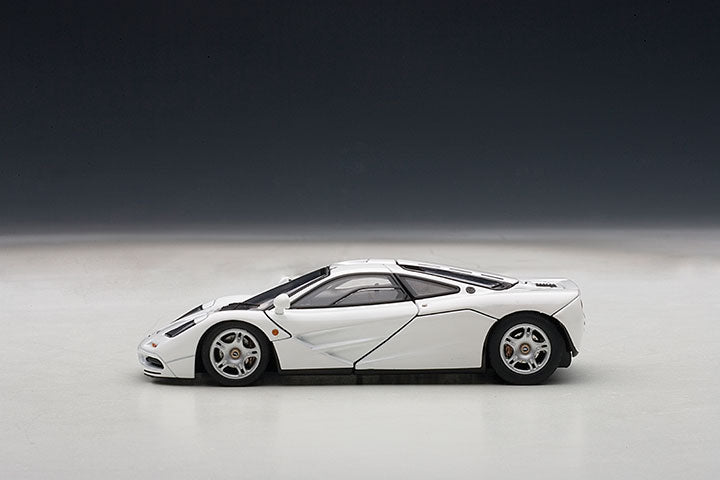 56003  1/43 McLAREN F1 (PURE WHITE)