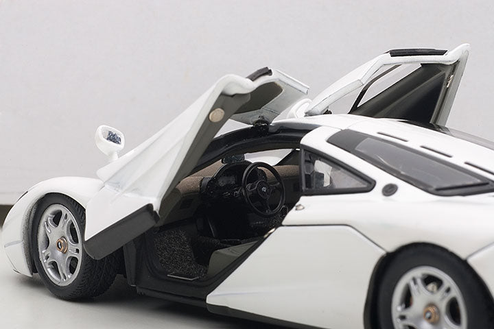 56003  1/43 McLAREN F1 (PURE WHITE)