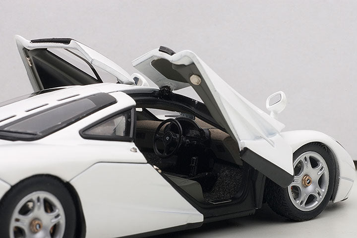 56003  1/43 McLAREN F1 (PURE WHITE)