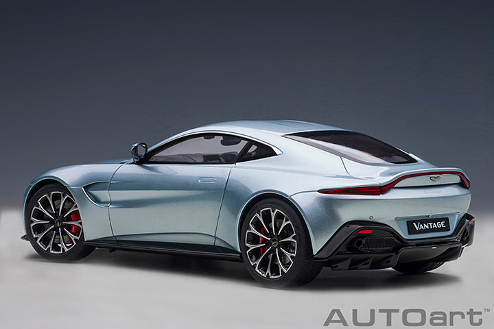 70276  ASTON MARTIN VANTAGE 2019 (MAGNETIC SILVER)