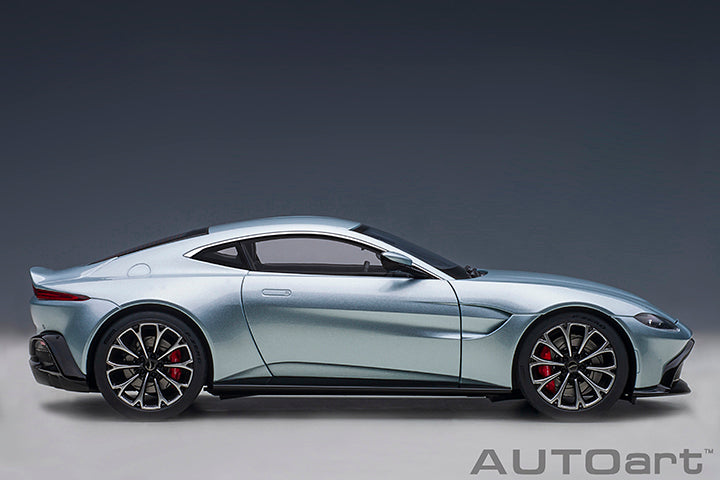 70276  ASTON MARTIN VANTAGE 2019 (MAGNETIC SILVER)