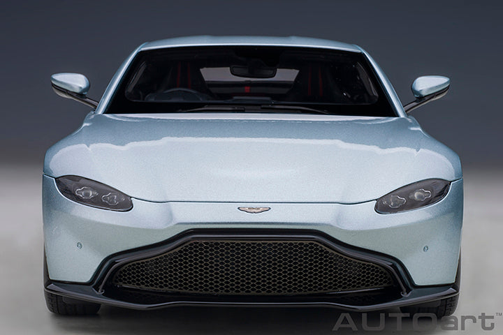 70276  ASTON MARTIN VANTAGE 2019 (MAGNETIC SILVER)