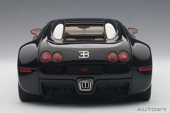 70909  BUGATTI EB 16.4 VEYRON PRODUCTION CAR (INTERIOR IN BEIGE / BODY SHELL IN BLACK/R