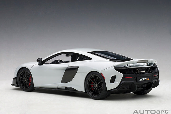 76046  McLAREN 675LT (SILICA WHITE)