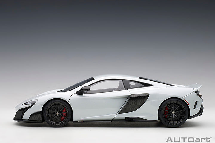 76046  McLAREN 675LT (SILICA WHITE)