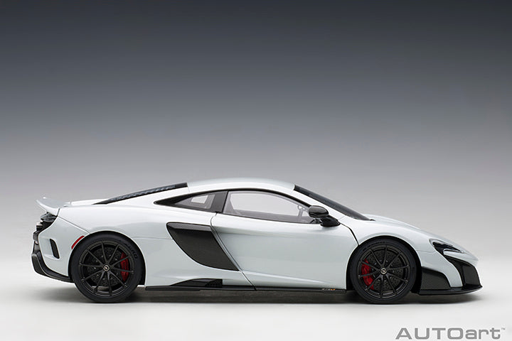 76046  McLAREN 675LT (SILICA WHITE)