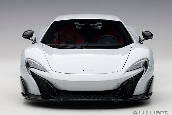 76046  McLAREN 675LT (SILICA WHITE)