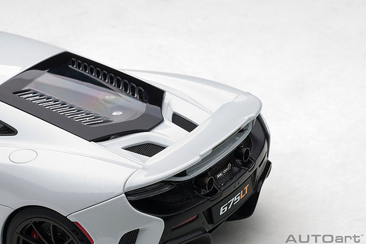 76046  McLAREN 675LT (SILICA WHITE)