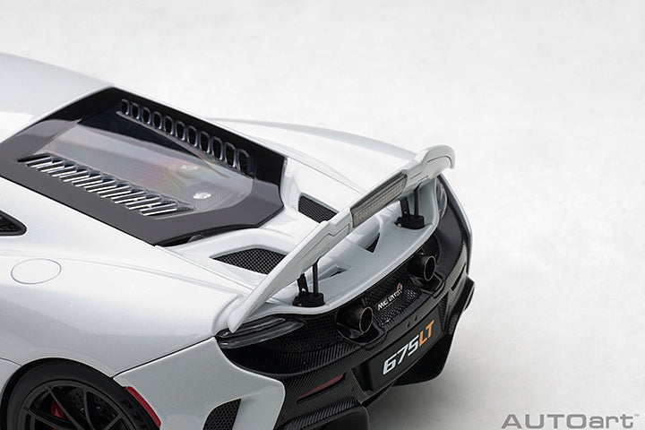 76046  McLAREN 675LT (SILICA WHITE)