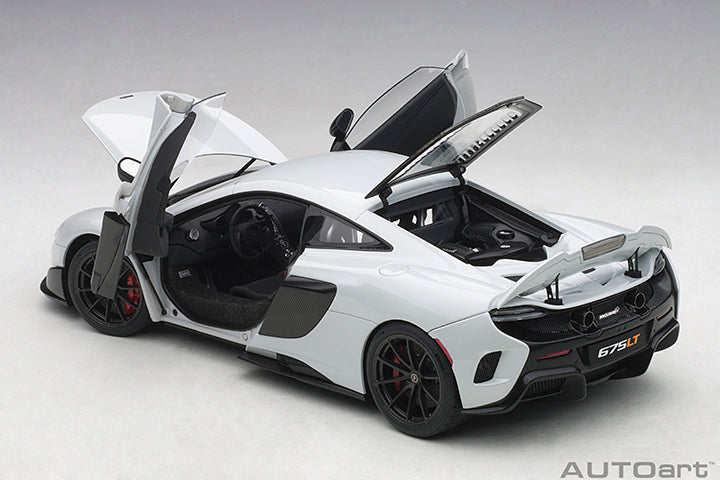 76046  McLAREN 675LT (SILICA WHITE)