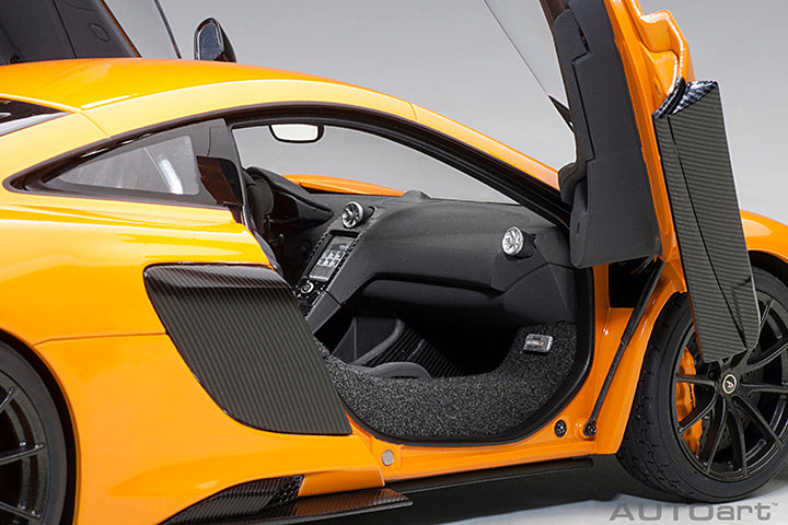 76048  McLAREN 675LT (McLAREN ORANGE)