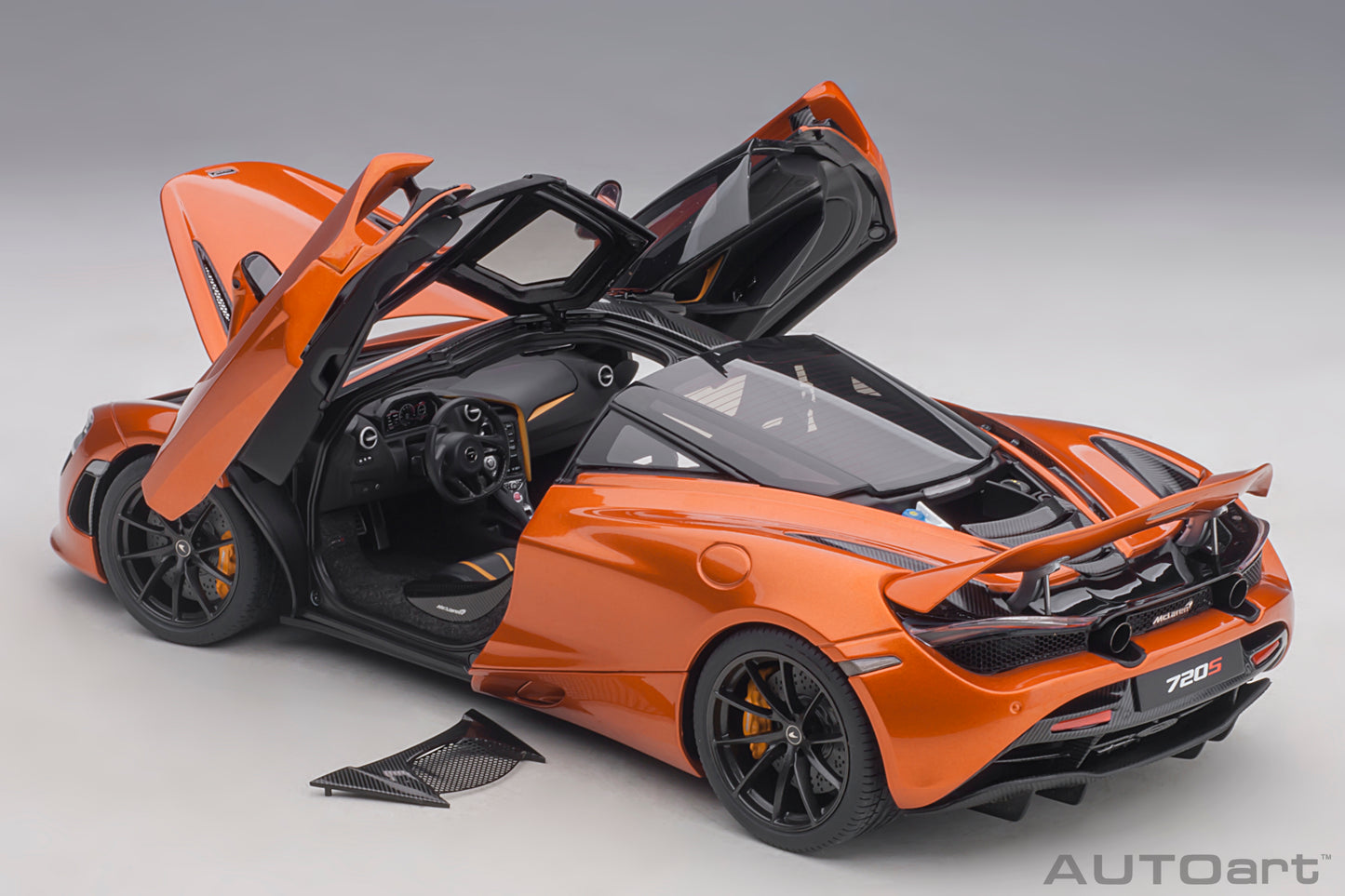 76074  McLAREN 720S (AZORES/METALLIC ORANGE)