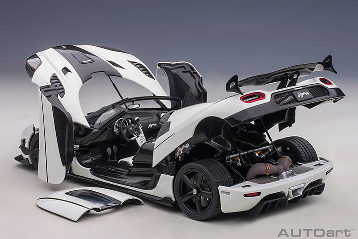 79021  KOENIGSEGG AGERA RS (WHITE/CARBON BLACK/BLACK ACCENTS)