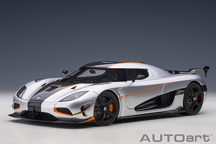 79024  KOENIGSEGG AGERA RS (MOON SILVER/CARBON BLACK/ORANGE ACCENTS)