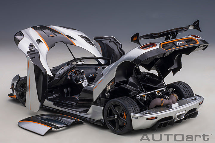 79024  KOENIGSEGG AGERA RS (MOON SILVER/CARBON BLACK/ORANGE ACCENTS)