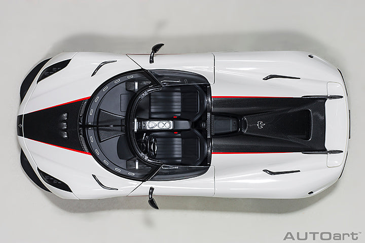 79027  KOENIGSEGG REGERA (WHITE/BLACK CARBON/RED ACCENTS)