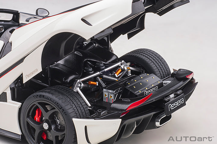 79027  KOENIGSEGG REGERA (WHITE/BLACK CARBON/RED ACCENTS)