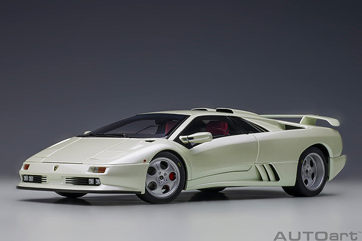 79141  LAMBORGHINI DIABLO SE30 JOTA (BALLON WHITE/PEARL WHITE)