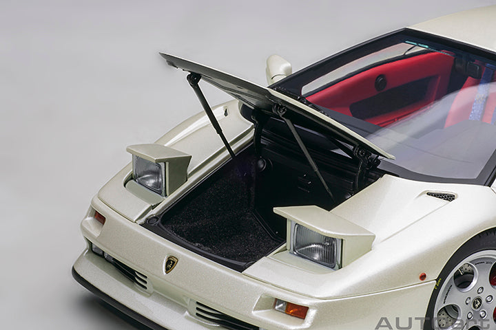 79141  LAMBORGHINI DIABLO SE30 JOTA (BALLON WHITE/PEARL WHITE)