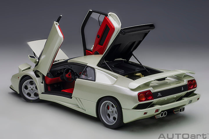 79141  LAMBORGHINI DIABLO SE30 JOTA (BALLON WHITE/PEARL WHITE)