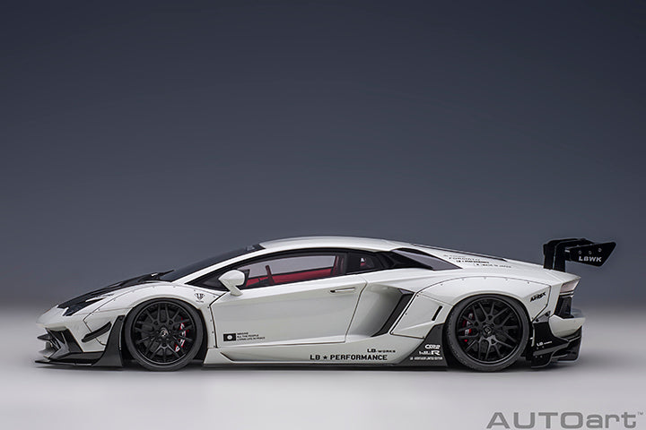 79241  LIBERTY WALK LB-WORKS LAMBORGHINI AVENTADOR LIMITED EDITION (METALLIC WHITE/CARBON BONNET)